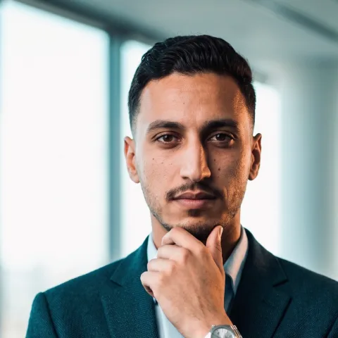 Portrait de Driss Allou, fondateur et CEO de DB Consulting