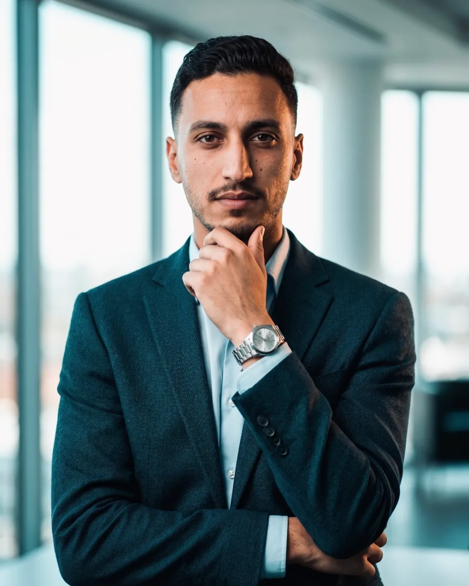 Driss Allou, fondateur et CEO de DB Consulting, expert en positionnement premium et systèmes de vente
