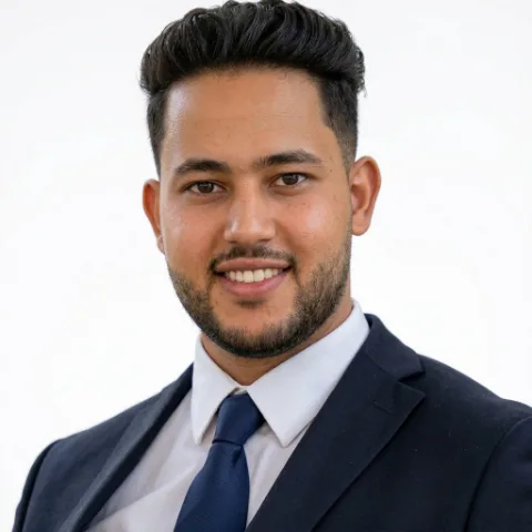 Portrait de Reda El Hadad, expert positionnement et vente chez DB Consulting
